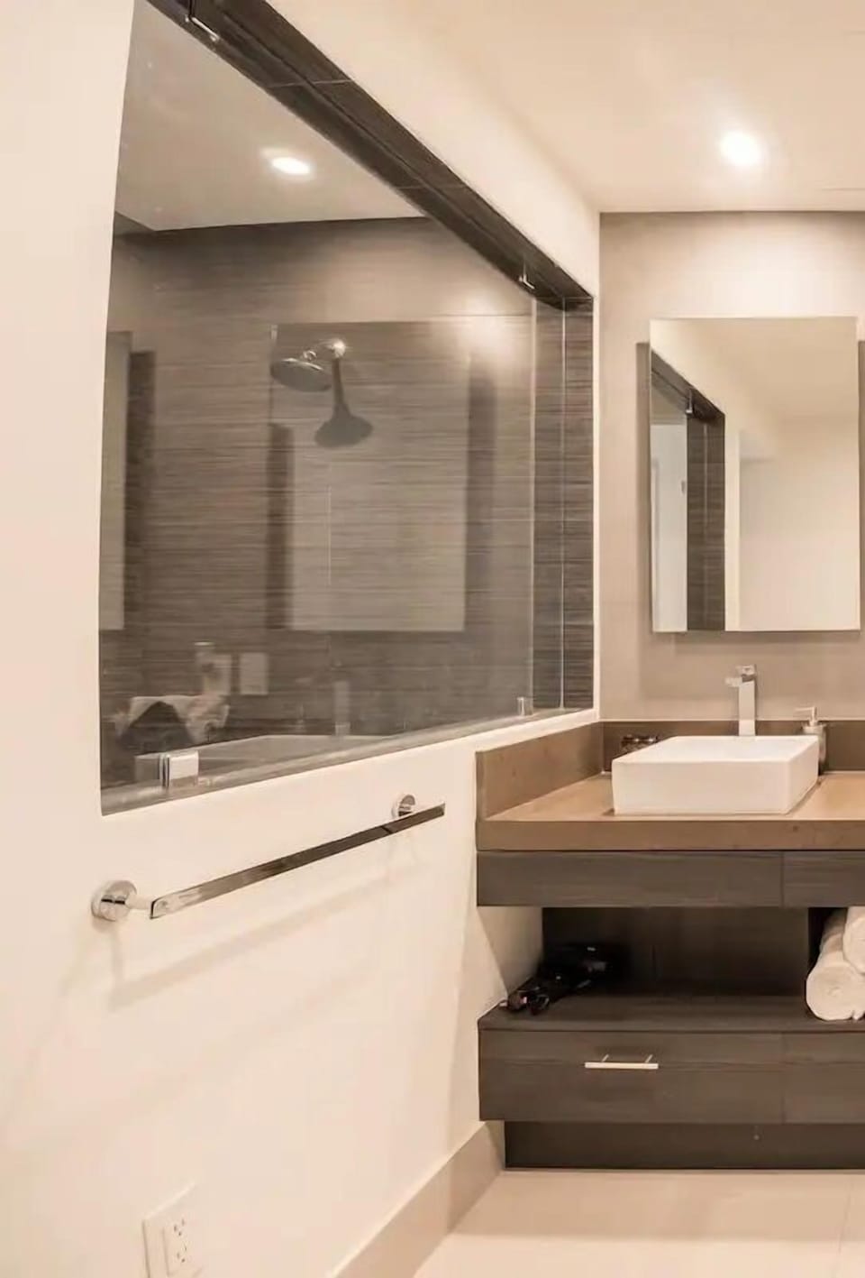 Classic Condo | Bathroom | Shower, rainfall showerhead