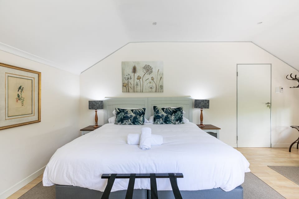 Comfort Apartment, 1 King Bed, Non Smoking, Garden View | Premium bedding, pillowtop beds, individually decorated
