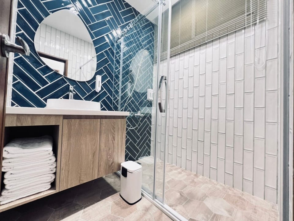Panoramic Studio Suite | Bathroom | Separate tub and shower, free toiletries, hair dryer, slippers