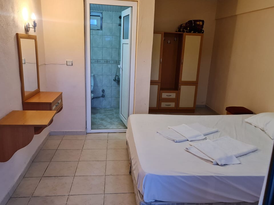 Standard Room | Soundproofing, free WiFi, bed sheets