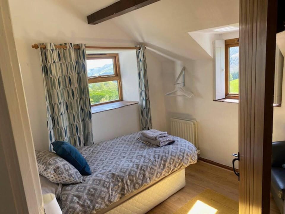 3-bed Cottage Near Lake Vyrnwy, Garden & Petsok Cottage in Llanwddyn