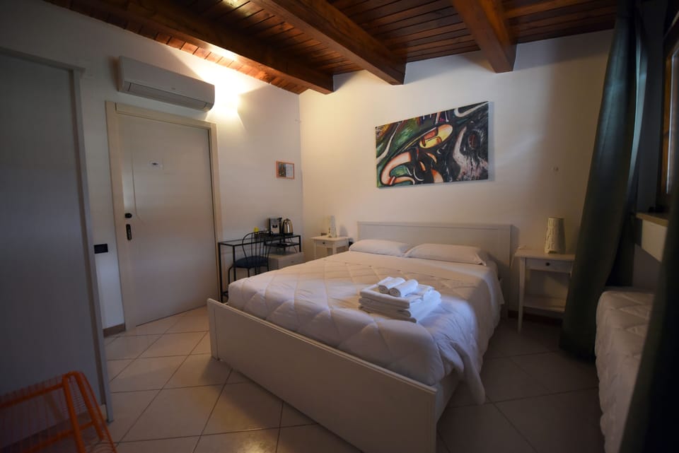 Family Townhome | Desk, laptop workspace, soundproofing, free WiFi