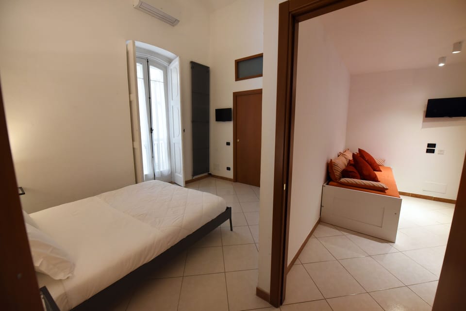 Family Townhome | Desk, laptop workspace, soundproofing, free WiFi