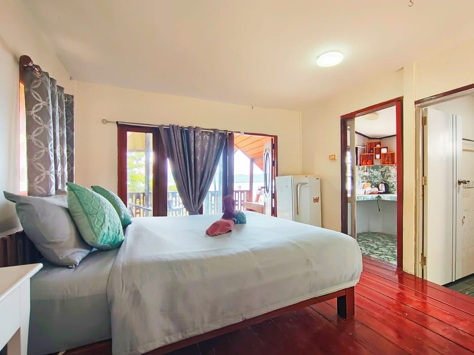 Honeymoon Bungalow | Free WiFi, bed sheets