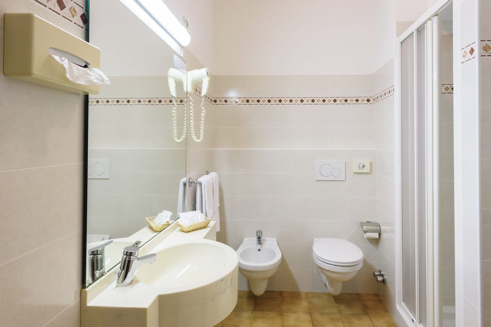 Shower, rainfall showerhead, free toiletries, hair dryer