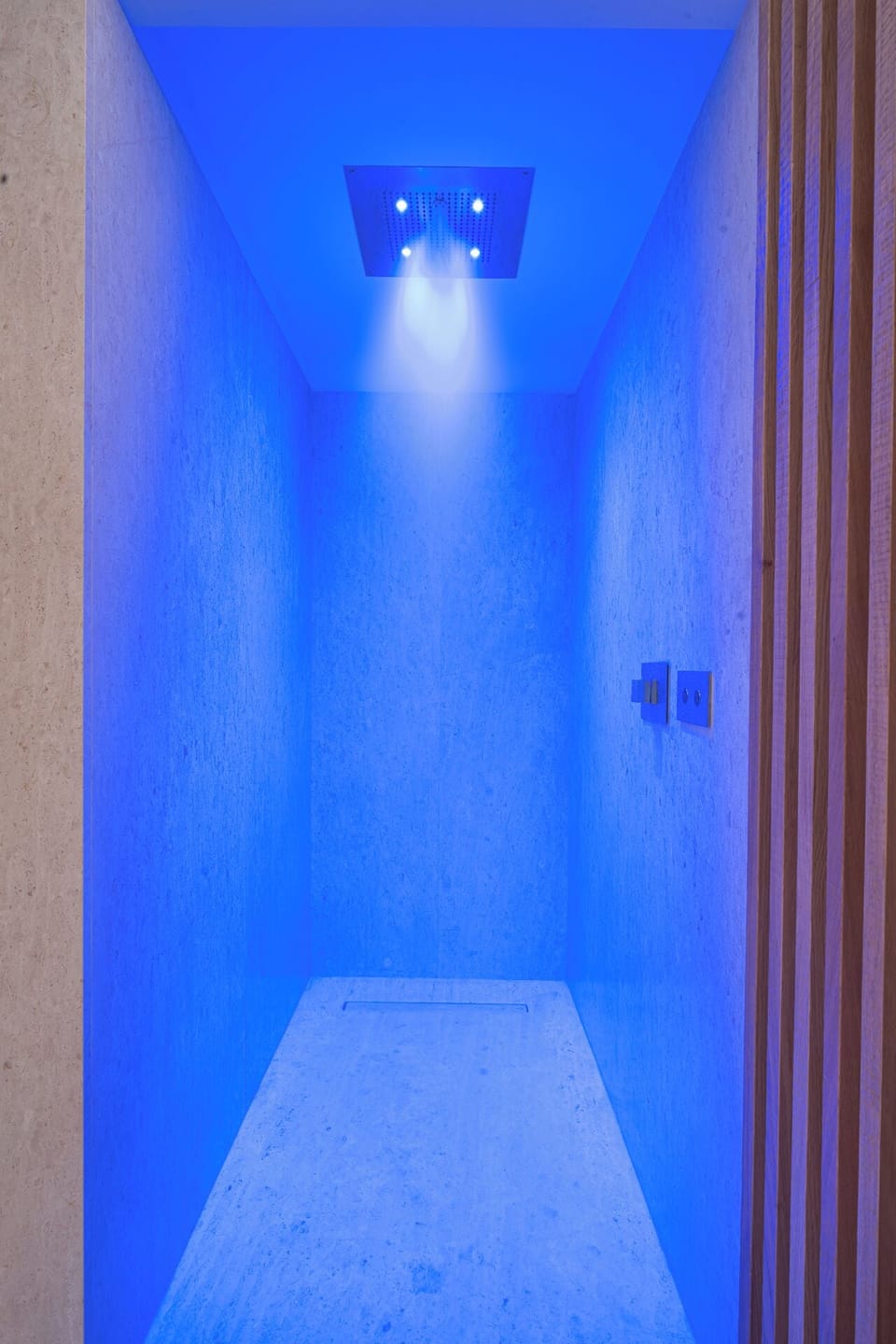 Couples treatment rooms, sauna, hot stone massages, Thai massages