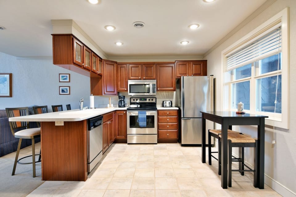Condo, 1 Bedroom | Private kitchen | Coffee/tea maker, fridge, oven, toaster