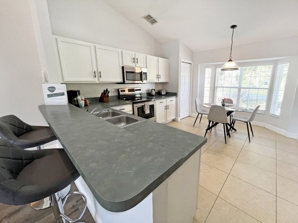 House, 3 Bedrooms | Private kitchen