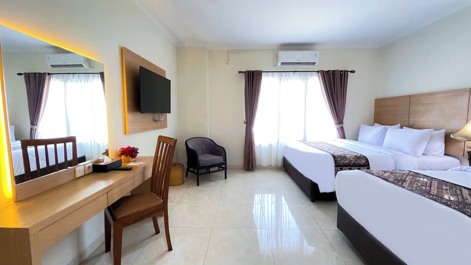 Family Room | In-room safe, desk, blackout drapes, free WiFi