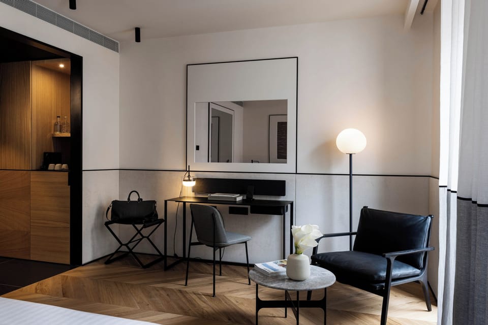 Room, 1 King Bed (Cosy) | Premium bedding, down comforters, pillowtop beds, minibar