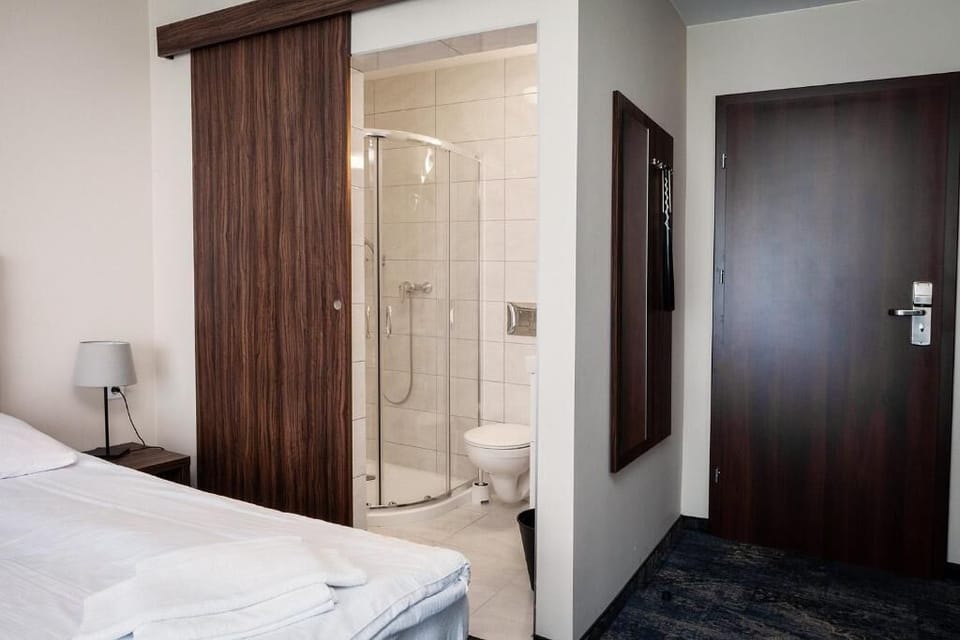 Standard Room, 1 Bedroom | Bathroom | Hair dryer, towels