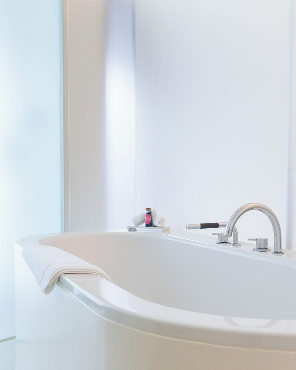 Design Double Room | Bathroom | Free toiletries, hair dryer, heated floors, towels