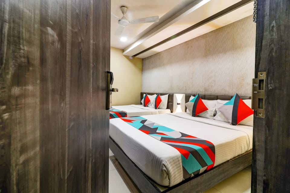 Egyptian cotton sheets, premium bedding, in-room safe, desk