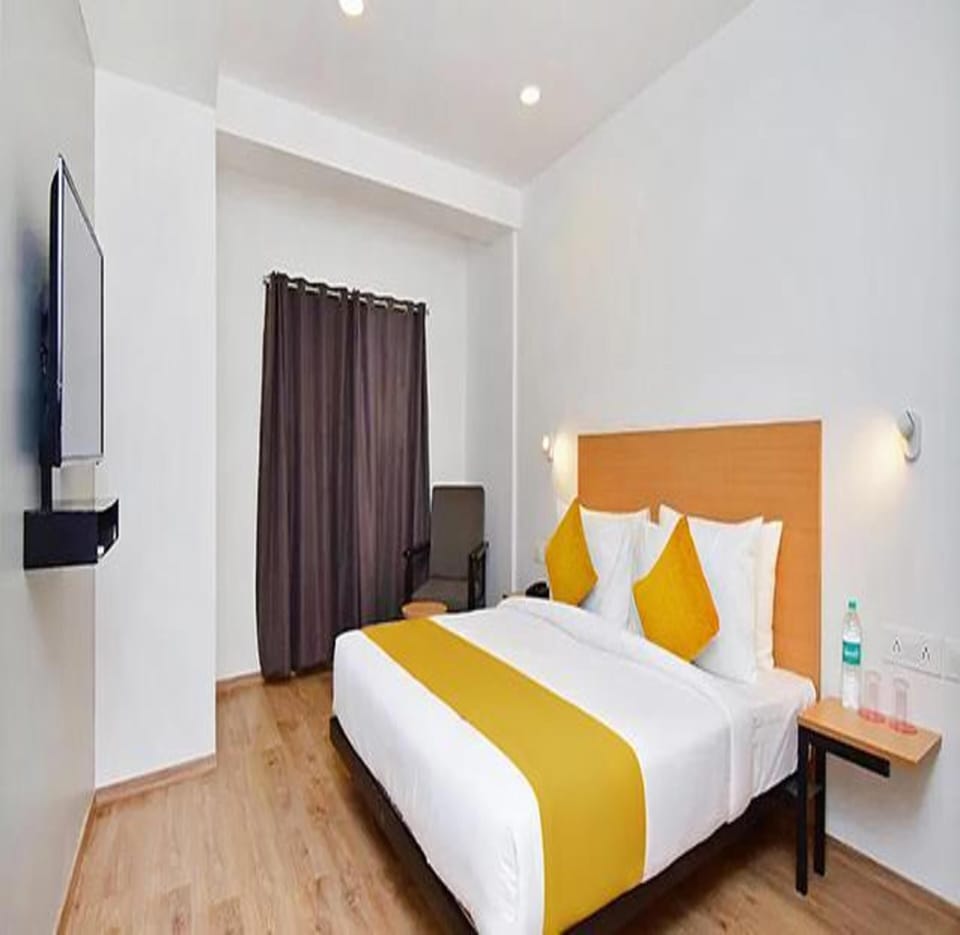 Premium Room | Egyptian cotton sheets, premium bedding, in-room safe, desk