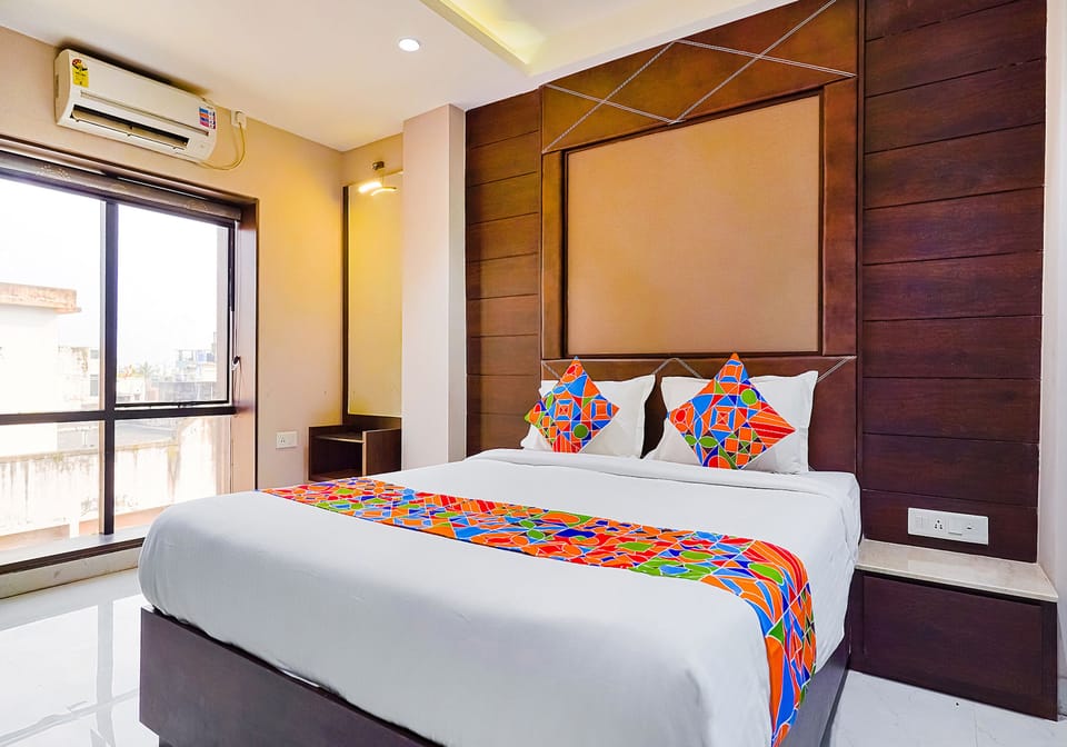 Deluxe Room | Egyptian cotton sheets, premium bedding, in-room safe, desk