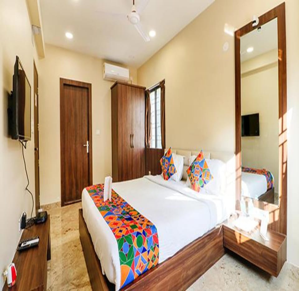 Deluxe Room | Egyptian cotton sheets, premium bedding, in-room safe, desk