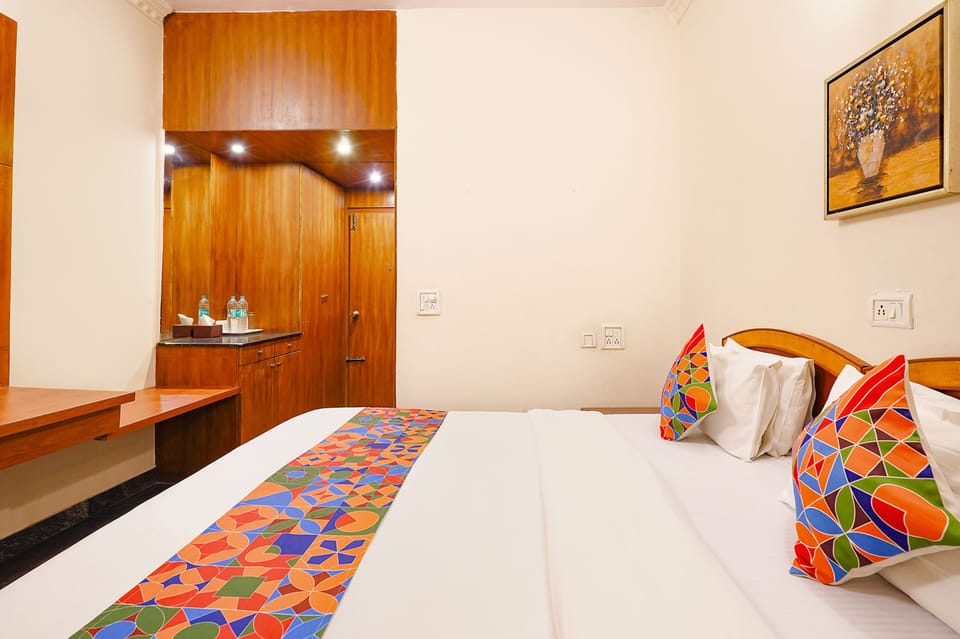 Egyptian cotton sheets, premium bedding, in-room safe, desk