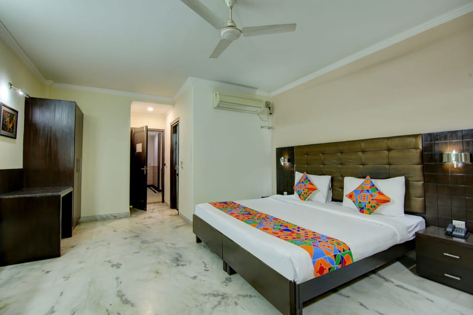 Deluxe Room | Egyptian cotton sheets, premium bedding, in-room safe, desk