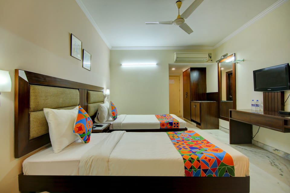 Egyptian cotton sheets, premium bedding, in-room safe, desk