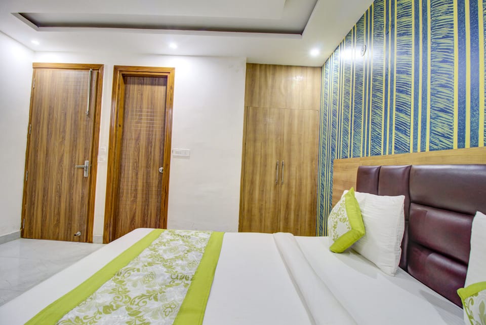 Deluxe Room | Egyptian cotton sheets, premium bedding, in-room safe, desk
