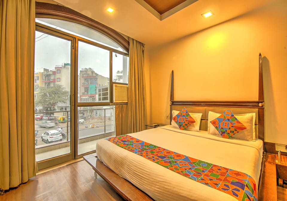 Egyptian cotton sheets, premium bedding, in-room safe, desk