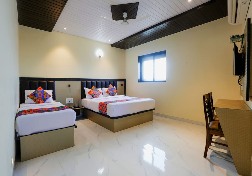 Family Room | Egyptian cotton sheets, premium bedding, in-room safe, desk