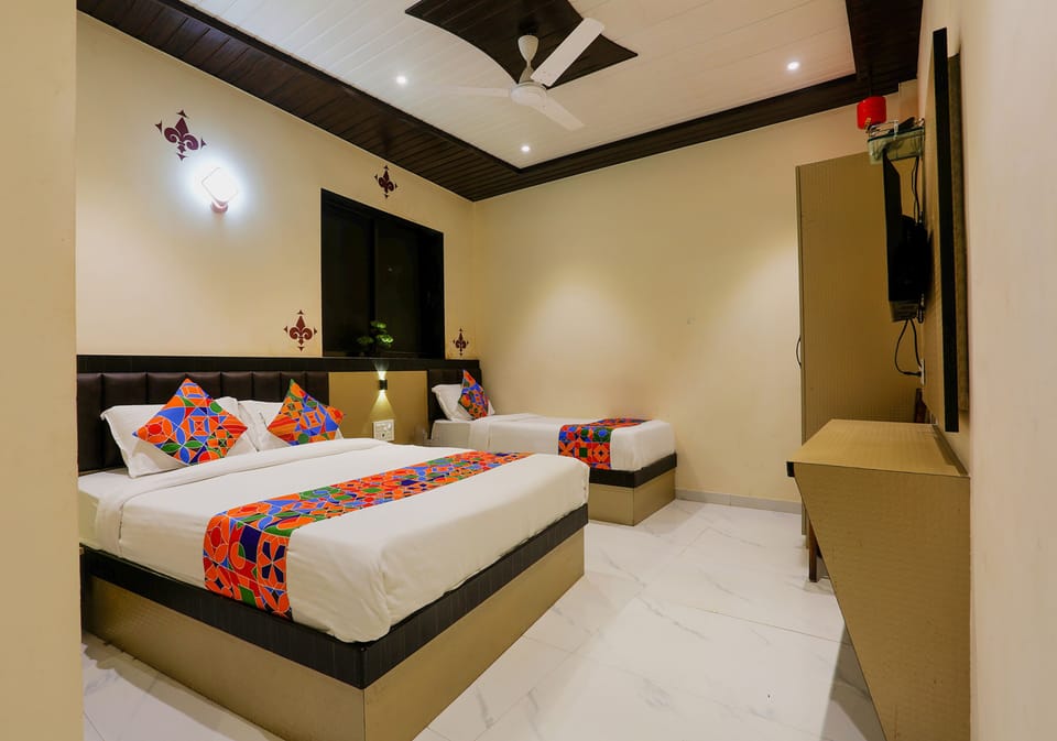 Premium Room | Egyptian cotton sheets, premium bedding, in-room safe, desk
