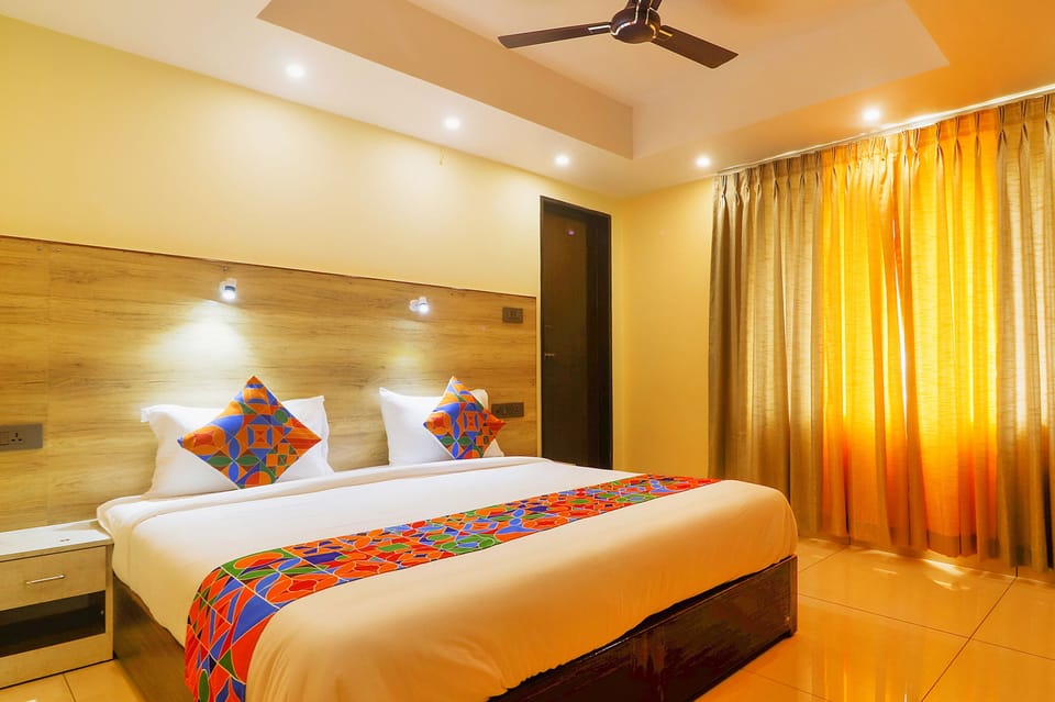 Deluxe Room | Egyptian cotton sheets, premium bedding, in-room safe, desk