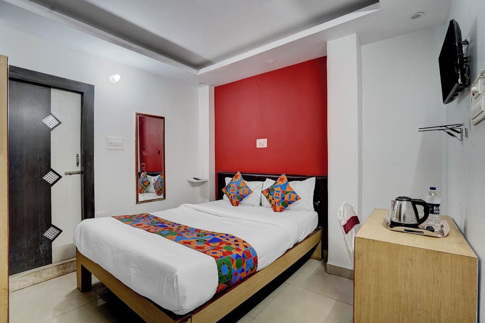 Premium Room | Egyptian cotton sheets, premium bedding, in-room safe, desk