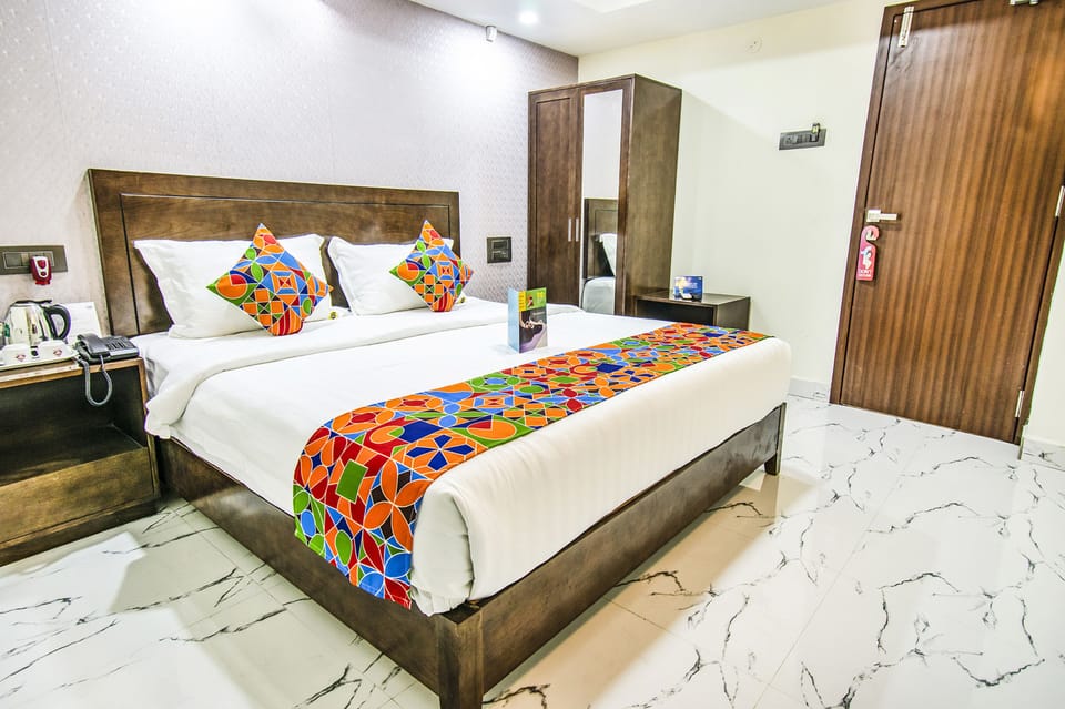 Egyptian cotton sheets, premium bedding, in-room safe, desk