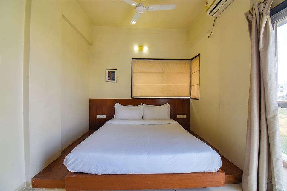 Egyptian cotton sheets, premium bedding, in-room safe, free WiFi