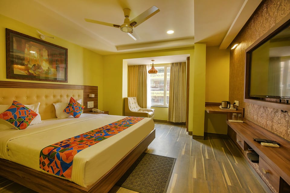 Deluxe Room | Egyptian cotton sheets, premium bedding, in-room safe, desk