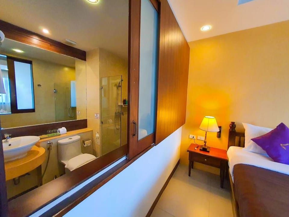 Superior Double Room, 1 Double Bed | Premium bedding, in-room safe, desk, iron/ironing board