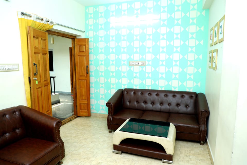 Deluxe Apartment | Egyptian cotton sheets, premium bedding, desk, WiFi
