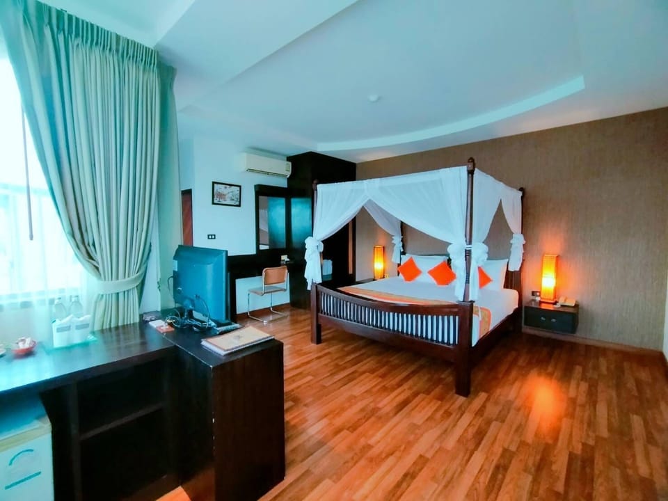 Deluxe Double Room | Premium bedding, desk, blackout drapes, free WiFi