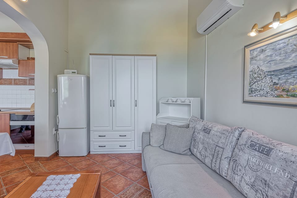 Family Apartment, Multiple Bedrooms (Valdarke Sea View Apartment) | Living area | TV