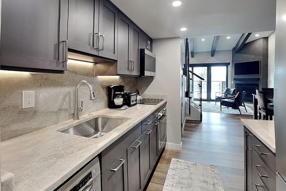 Deluxe Studio Loft 302 | Private kitchen | Fridge, microwave, stovetop, coffee/tea maker