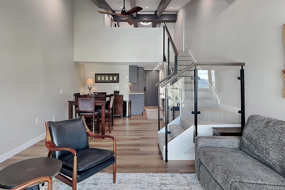 Deluxe Studio Loft 302 | Living area | Flat-screen TV, DVD player