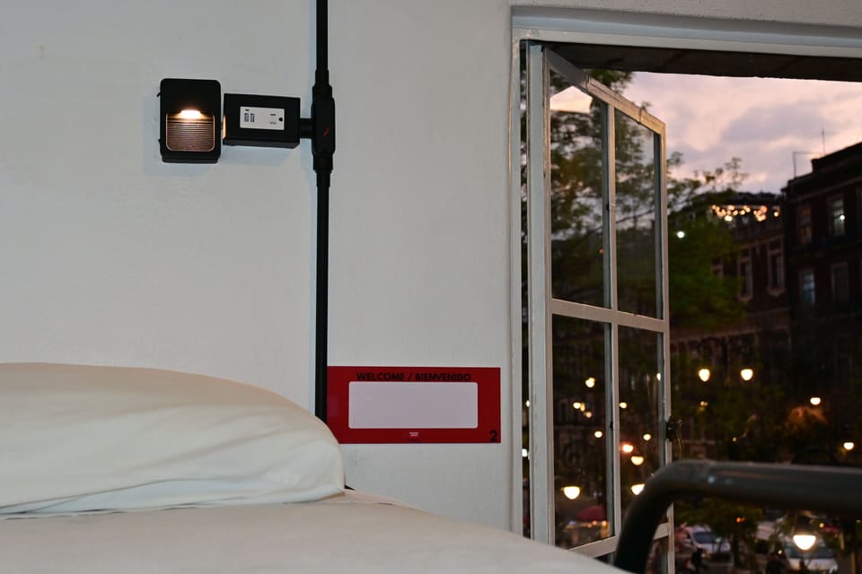Mixed dormitory 6 pax shared bathroom view of the zócalo | Free WiFi