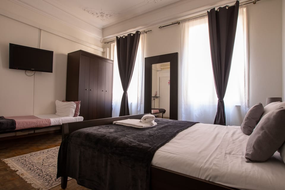 Superior Triple Room | Desk, blackout drapes, WiFi (free), bed sheets