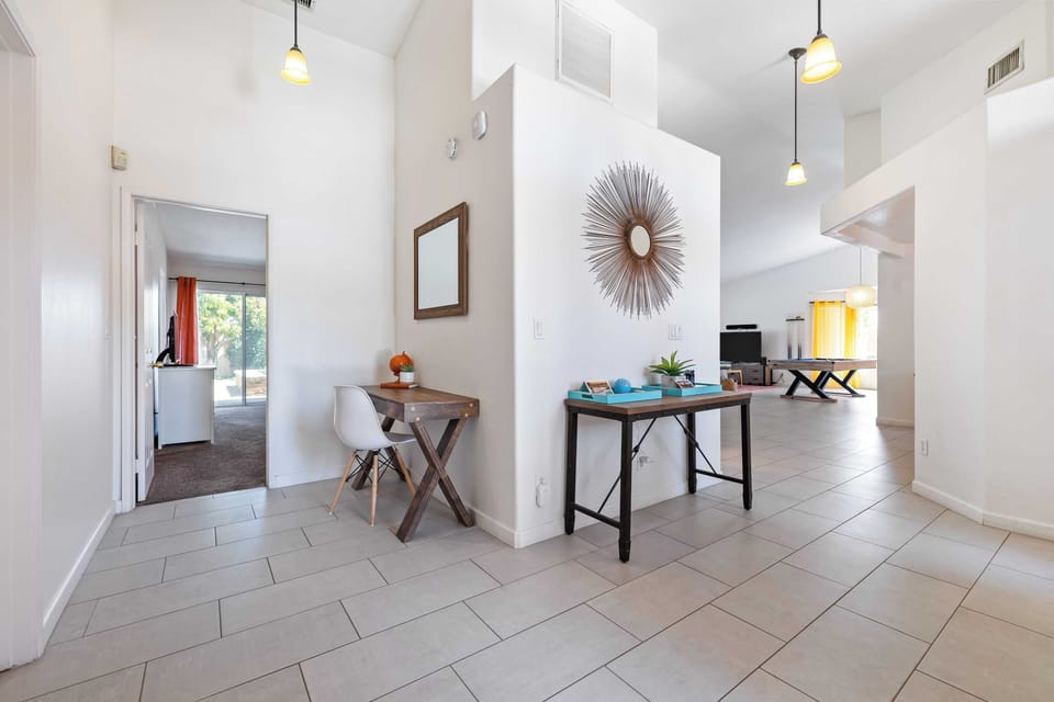 House (5 Bedrooms) | Interior