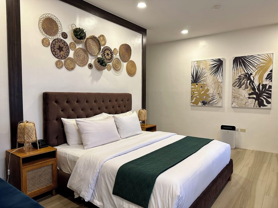 Honeymoon Studio Suite, Non Smoking, Garden View | Minibar, individually decorated, individually furnished, desk