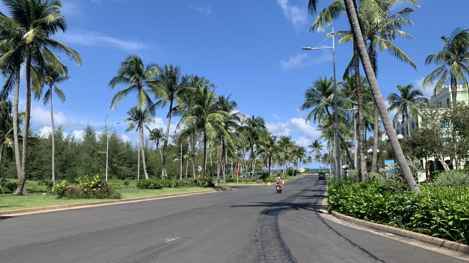 Private beach nearby, free beach shuttle, sun loungers, beach umbrellas