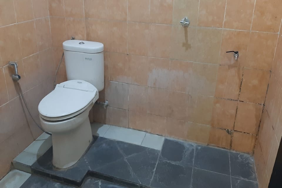 Standard Single Room | Bathroom | Shower, towels