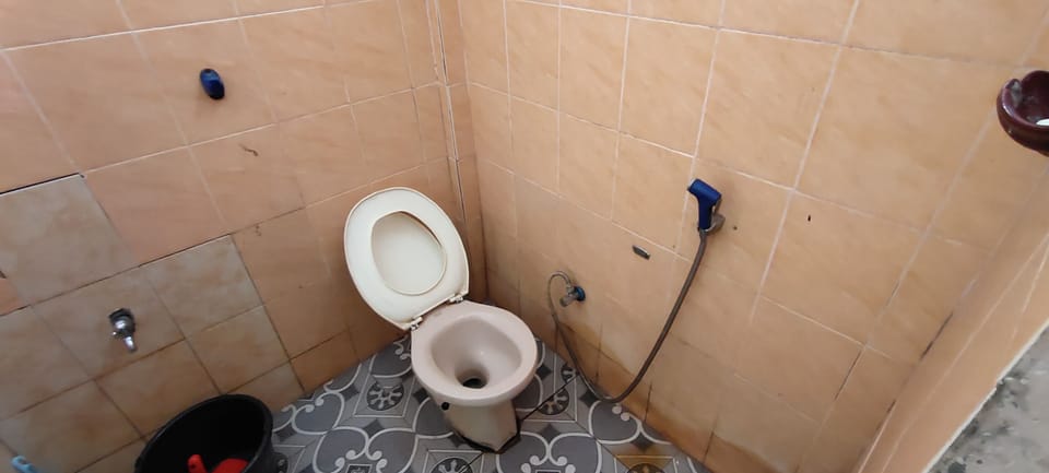 Standard Double Room | Bathroom | Shower, towels