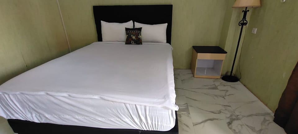 Standard Double Room | Desk, laptop workspace, WiFi (free), bed sheets