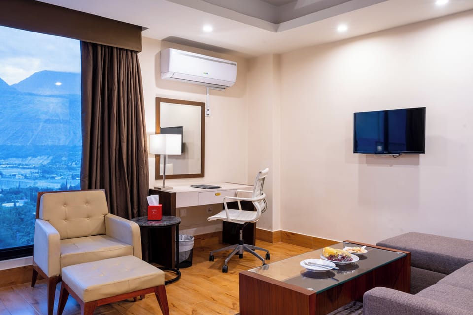 Executive Twin Room | Desk, laptop workspace, WiFi (free), individually furnished