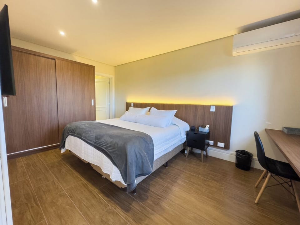 Standard Room | Hypo-allergenic bedding, minibar, desk, laptop workspace