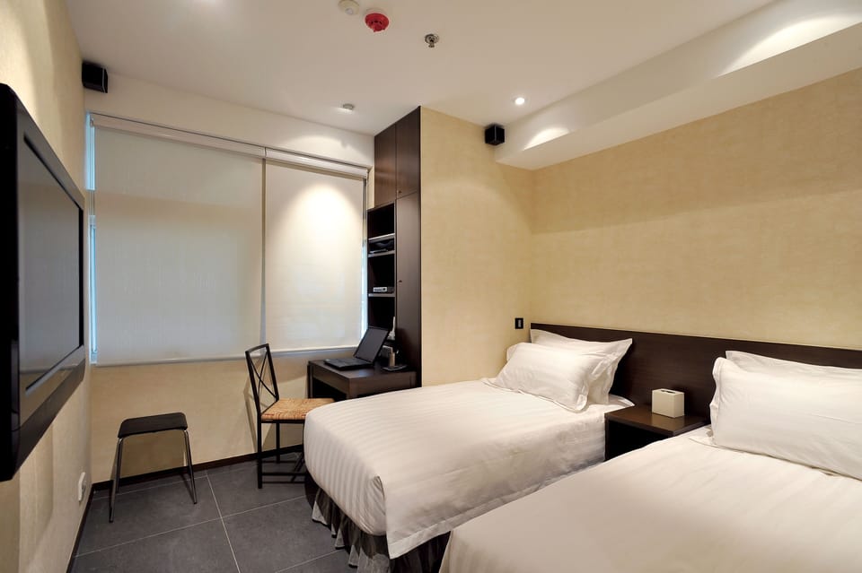 Superior Room | Minibar, in-room safe, desk, iron/ironing board