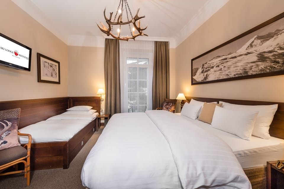 Triple Room | Hypo-allergenic bedding, in-room safe, blackout drapes, free WiFi